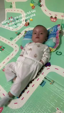 Cho ti không chịu ti mà tay cứ đẩy ra thì cái kết nó z đó Gin à😎#bonkhongrangthatdangyeu❤ #xuhuongtiktok #meoduc2023 