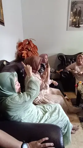 Suasana lebaran di rumah💒