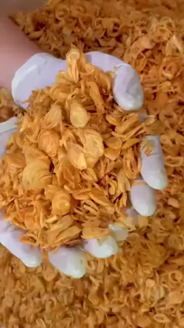 Hành phi bên em đợt này cánh to, thơm với giòn lắm khách yêu nhé. Đặt hàng ngay thôi ạ ❤ #hanhphi #hanhphiludi #ludishop #tiemnhaludi #hanhphikinhmon #hanhtakinhmon 