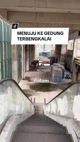 thanks buat yg udah rekomendasikan lokasi ini, gedung terbengklai yg keren banget buat di kulik ceritanya #Vlog #bandung #abandoned 
