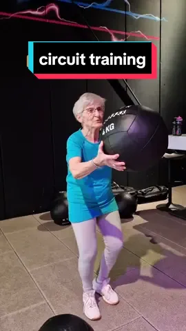 I love circuit training  - cannot stress this enough 😅❤️  💪 Get ready to crush your fitness goals with this high-energy circuit training routine! 🔥 40 seconds per excercise, 2 rounds. Let's sweat it out together! #CircuitTraining #FitnessJourney #StrongerTogether 🏋️‍♂️🏋️‍♀️ #over80andfabulous #fitatanyage #functionaltraining 