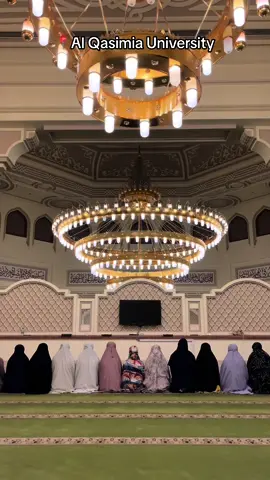 // IED FITRI 1445 H \\ Bagi mereka yang merantau, mungkin relate sekali dengan betapa berartinya kata PULANG.  Hari ini menjadi tahun ketiga saya pribadi lebaran jauh dari rumah, jauh dari keluarga, jauh dari sanak saudara, jauh dari masakan mama, jauh dari Indonesia. Mungkin teman-teman juga merasakan hal yang sama. Tak mengapa. Walau celengan rindu kita hampir penuh, semoga Allah ridho. Semoga pengorbanan n kesabaran ini menjadi harga yang pantas dibayar untuk sebuah kata SUKSES suatu hari nanti. Juga menjadi saksi di akhirat kelak untuk kemudian menjadi alasan pantas memasuki SYURGA Allah yang dinanti. Ied Mubarak semua! Maaf lahir batin. تقبل الله منا ومنكم صالح الأعمال  Semoga Allah senantiasa memberikan taufiq untuk terus istiqomah beribadah setelah Ramadhan pergi. Aamiin