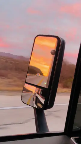 #trailerosmexicanos🇲🇽💯😎 #tresguerras #tresguerraspaqueteros #paqueteriatresguerras #estilopaquetero🇲🇽 #atardecer 