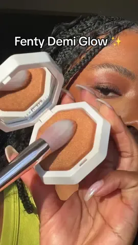 GLOWY SKIN ✨ trying the NEW @Fenty Beauty Demi Glow Light Diffusing Highlighter in “Rich Hunnie” 🍯  Im not usually a fan of powder highlighters but I think this ond is worth checking out!  #demiglow #fentybeauty #highlighter #sunkissed #summermakeup 
