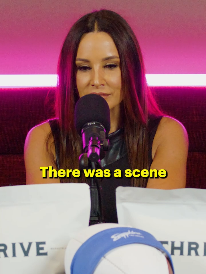 #TBT to some of the most memorable embarrasing moments on set during my hilarious interview on @pillowtalkwithryan. If you haven't watched the whole interview stop what you're doing and go check it out 👀🎙️ #throwbackthursdays #thereallisaann #pillowtalk #interview #podcastclips #funny #PodTok #embarrasingmoment