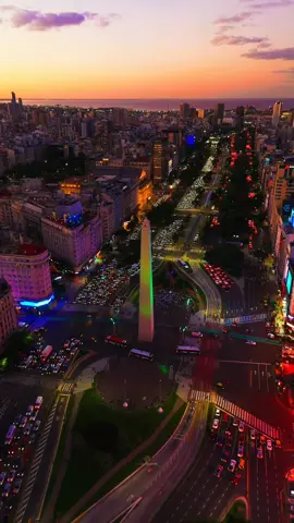 Llegaste Gus, a tu ciudad de la furia 🌆💕🙌. Bellísimo registro por @lautarovm96 desde su drone y con la música de uno de los temas más hermosos de Gustavo Cerati  🎬 | Cae el sol sobre la Av. 9 de julio 🇦🇷 @Gustavo Cerati  #Atardecer #BuenosAires #GustavoCerati #Llegaste #Av9deJulio #MasBien #Cerati #CiudaddelaFuria #SodaStereo #Argentina #BuenosAiresdesdeelAire #GraciasTotales #CeratiEterno #Musica #Puente #Drone 