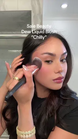 The perfect blush for all seasons for medium/brown skin tones 🪩🫶🏽 @Saie #saie #saiebeauty #saiebeautyblush #saiebeautyblushchilly #liquidblush #howtoapplyblush #blushformediumskintone #blushforbrownskin #fyp #fypシ #fypシ゚viral #fyp #foryoupage #foryourpage 