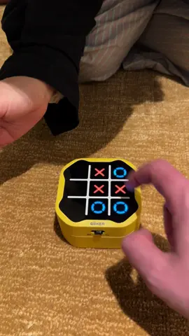 Infinite Tic-Tac-Toe against my girlfriend. #tictactoe #tictactoechallenge #brainteaser #pocketgame #boardgame #smartgame #familygame 