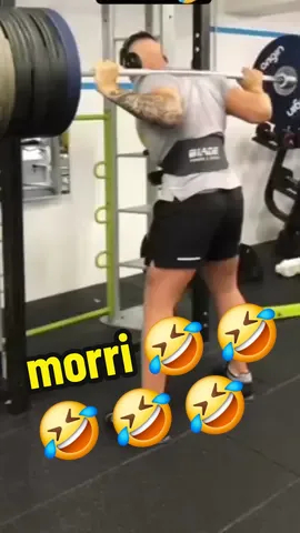 OLHA AISSO 🤣🤣 O SHORT RASGOU 🤣🏋‍♀️ #memeacademiafitness #tapago🏋️💪 #rindomuito #FitTok #pernabambaa #fy 