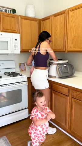 HAPPY WEDNESDAY!🌞✨ the weather has been beautiful this week! #MomsofTikTok #mom #morninginmylife #youngmom #momcomedy #motherhood #realmomlife #honestmom #relatable #stayathomemom #morningroutine #fyp #viral #Lifestyle #realisticmom  