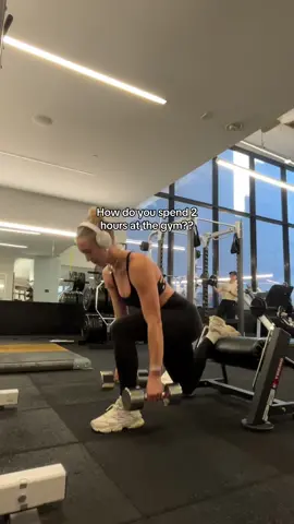 im a chatty gal anytime anyone wants to talk after a set 🙊 #GymTok #Fitness #fitnessinspo #workout #workingout #personaltrainer #workoutwithme #FitTok 