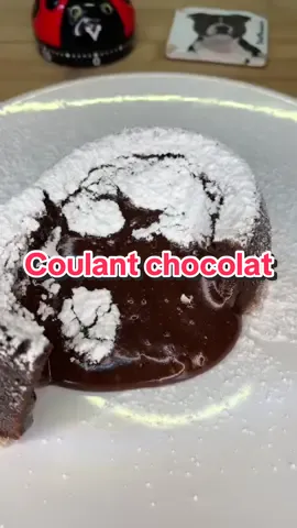 👩🏼‍🍳Recette : 🍫Coulant au chocolat avec les œufs en chocolat de Pâques 🐇 - 📌INGRÉDIENTS : • 200g chocolat 🍫 • 100g beurre demi-sel🧈 • 120g sucre en poudre🎋 • 20g poudre d’amande🌰 • 60g farine🌾 • 1/4 sachet de levure chimique (facultatif)🧁 • 4 œufs entiers🍳 • 1 expresso ☕️ - #Tiktokfood #recette #recettefacile #recetterapide #cuisine #dessert #coulant #chocolat 