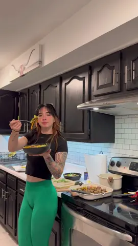 Back this time with some mofongo bowls 👩🏻‍🍳🥣🇵🇷 #lextheelectrician #cheflex #mofongo 