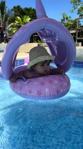 Vacation mode ang baby 😘 super ganda ng salbabida, safe na safe kay baby. Kung gusto nyo click yellow basket ☺️ #6monthsold #babiesoftiktok #cutebaby #babytiktok #beachbaby #swimmingfloaters #Summer #fypシ゚viral 