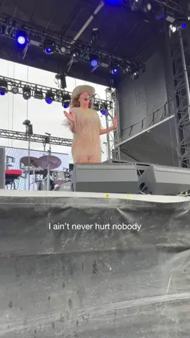 Let this be your wanting bb gorl 🫶 (i say to my husband who literally would never) #bbilysmdmmky #country #livemusic 