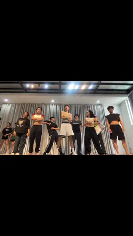 Tiktok mega crew HAHAHHA DC: @Kopiko_black #niczigeng #fyp #foryou #dance #dancehall 