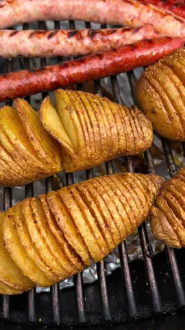 Pomme de terre suedoise au barbecue!!! @Weber Grills 🔥🔥🔥#bbq #potatoes #grill #tiktokfood 