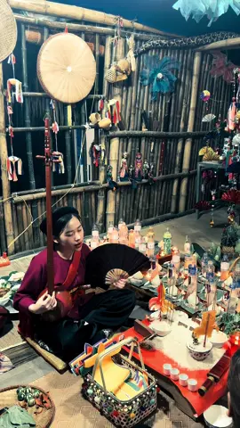 🤭🤭🤭 Ơ lại có nhà khách thờ tượng nhưng lại mời then về khao lễ nè🤭. Chả nhẽ mỗi lần đi cúng khao phải phi vào bàn ham nhà khách quay video xong mới ra quay video cúng 🤣🤣 #cocam #cúngthen #tâmlinh #xuhuongtiktok #thendong #khaosontrang #CapCut 