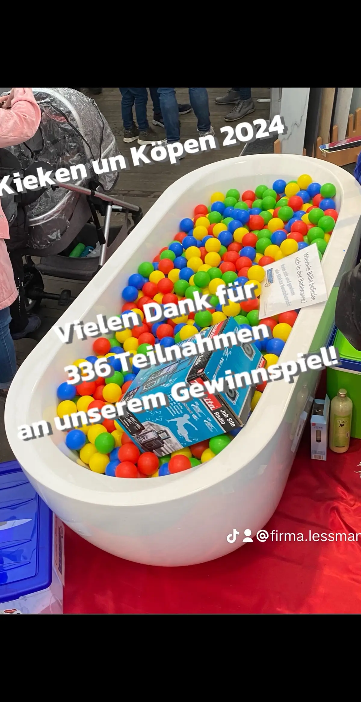 Wir danken allen Teilnehmern an unserem Gewinnspiel bei Kieken un köpen.  1465 Bälle hatten es sich in unserer Wanne bequem gemacht. Der Gewinner J. Gräper hatte mit nur 7 Bällen Abweichung den besten Riecher. Wir Gratulieren und wünschen viel Spaß damit. #Handwerk #kieken un Köpen #Ausbildung 