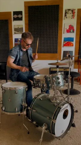 Shake Shake Shake! #drums #mrbreo #groove #drumvideo #drum #drumming #drummer #drummersoftiktok #drumtok #drumlife #drumuniversity #drumporn #drummers #tribal #dance #dancing 