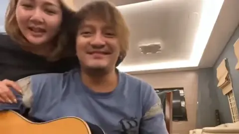 #ဝိုင်းစုခိုင်သိန်း #အောင်လ #မြင်ပါများပီးချစ်ကျွမ်းဝင်အောင်လို့🤒🖤 #foryou #fyppppppppppppppppppppppp #တွေးပြီးမှတင်ပါ #myanmar #ဝိုင်းစုခိုင်သိန်းidol😘😍💓 #fypပေါ်ရောက်စမ်း😒👊🏻မရောက်လည်းနေ🥴 #thinkb4youdo #2024 