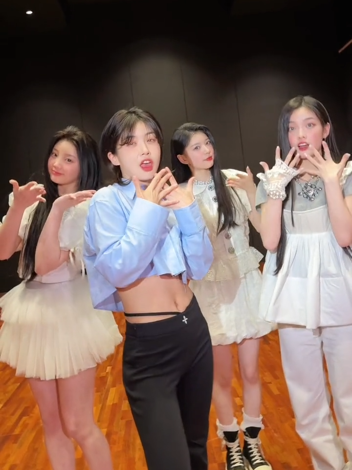 #아이키 스승님과 함께 SUPER DANCE🕺🏻 #AIKI #WONHEE #원희 #MOKA #모카 #IROHA #이로하 #ILLIT #아일릿 #Magnetic @aiki_kr