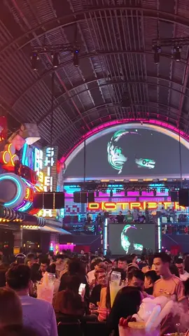 The ShowK Saturday ☄️ Nâng ly, nhún nhảy thật mẩy theo nhịp flow mỗi thứ 7 hàng tuần #TheshowK #Saturday #DistrictK #Dancing 