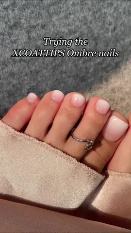 Try to do my own XCOATTIPS Ombré toe nails🥰🥰🥰 So amazing ✨✨✨ #btartboxnails #btartbox #viralnailsxcoattips #xcoattips #toenail #pressontoenails #pedicure #easynailart 