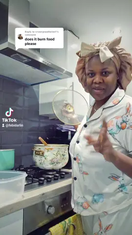 Replying to @crownjewelleries1 Because I am truthful, that's what you get 💓. Cook on a low heat, and I will advice use it for smoky jollof 😋. One thing is for sure the 24CM is biggggggg inside 👌. I will leave the link in the video. #febidarlin #tiktokshop #fypuk 