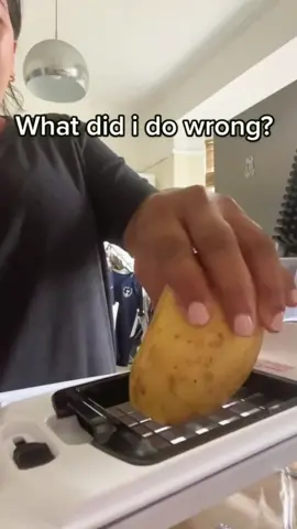 All you need is one such versatile vegetable cutter. Can cut potatoes, cut onions, cut radishes and so on. 0-8mm thickness can be adjusted at will.#foryou #kitchen #food #tiktok#mandolineslicer #kitchengadgets #vegetableslicer #kitchenmusthaves 