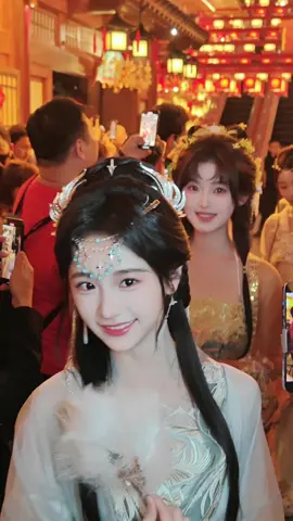 Ladies please slow down, I can't take it anymore, go to Chang'an to meet the flower gods#CaiCai1911 #CaiCai1911 #hanfu #hanfugirl #hanfustyle #beautiful #girls #beautifulmakeup #fyp #viral #Changan #Changan 