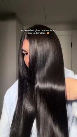 Seen everyone use this so needed to try for myself 👀 I cant stop doing at home hair gloss treatments 🤤 @L’Oréal Paris #glycolicgloss #hairgloss #hairglosstreatment 