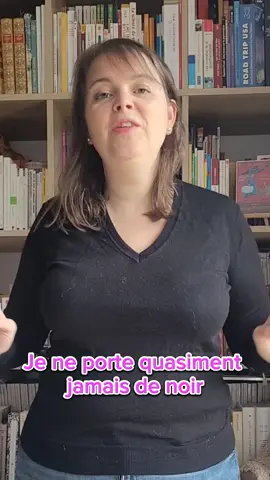 🖤 Comment pimper un pull noir ? Ah l'ennui d'un pull ... Commence déjà par bien le choisir en fonction de ta morphologie. Décolleté si tu as de la poitrine, ajusté si tu as des formes, dans une matière douce et confortable. Pense aussi à passer la brosse à poils si tu as des chats - 🐱 je l'ai vu qu'au moment de publier !!! 😂 -  Le pull noir sera ton allié si tu sais le faire parler. L'accessoire est fait pour ça, je t'en reparle dans quelques jours. Bonne journée ! #Personalshoppercoach #pullnoir #stylefacile #conseilstyle #mode femme #conseilpro #Lyon shopping #HappyPersonalShopping 