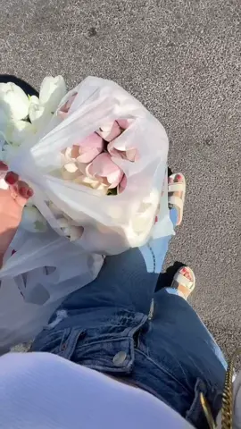 Come to home goods with me 🤍 I’m obsessed with tulips so I definitely had to give these a try 🤩 I’m also looking for more cups and glasses to add to my little coffee area so these were perfect. I also got a little jar for sugar & some syrup for my coffee that I forgot to film 😬 #homegoods #homegoodsfinds #comeshopwithme #comeshoppingwithme #minivlog #Vlog #selflove #SelfCare #newcontentcreator #pintereststyle #contentcreator #pinterestaesthetic 