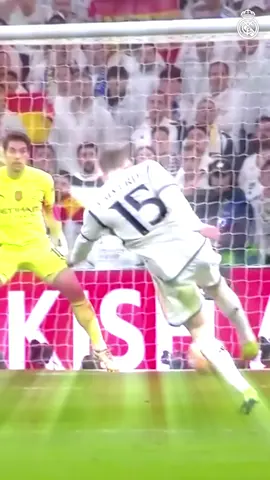 💥 The PERFECT volley! #RealMadrid #Valverde #UCL 