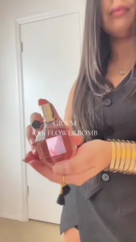 amando este perfume de @Viktor&Rolf Fragrances #flowerbomb 🌸