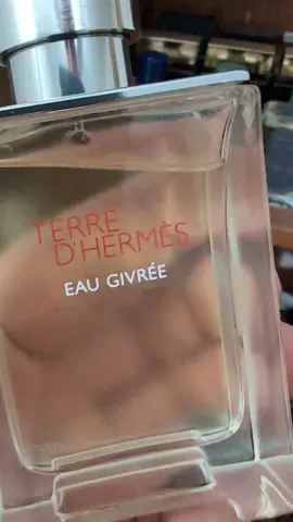 SOTD Terre D'Hermes Eau Givrée imagine a fresh sliced lemon on ice with woods and aquatic undertones. so extremely fresh, a little bitter but uplifting. I love this  Top note is Citron; middle notes are Juniper Berries and Timur; base notes are Woody Notes and Mineral notes.