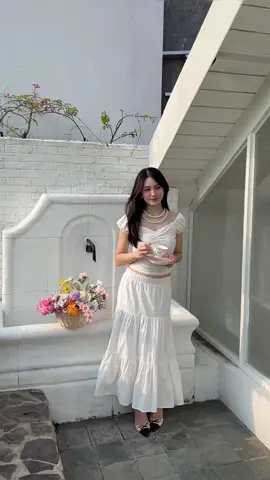 how i love being a woman 🎀 // in frame: odette top IDR 99.000 & daphne skirt IDR 145.000