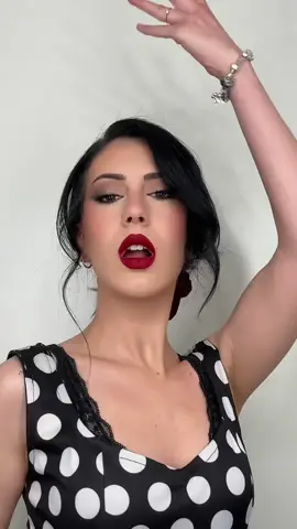Spanish makeup💃🏻 . Una de mis #tendencias favoritisimas de 2024 @Omarmontes  #makeupartist #makeupartist #spanishmakeup #redlips #viral #teamtilbury #teamtilburyspain #flamenca #parati 