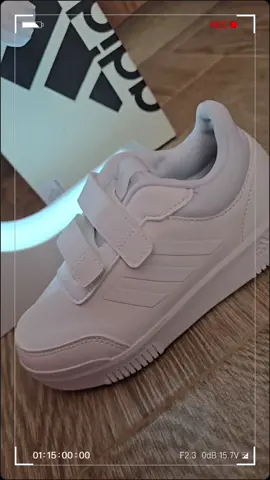 #CapCut #pprifletenis #kids #kidsoftiktok #school #kinder #white #blanco #niños #infantil #escolar #adidas #tensaur #sneakers #tenis #new #moda #fashion 