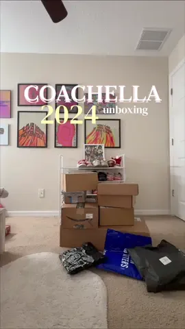soooo excited para este coachella weekend!! les confieso que yo era super mega fan de ver a todos mis youtubers favoritos ir a coachella y ahora es demasiado surreal pensar que YO tambien estoy yendo y siendo invitada. Jurao que esto es un momento de shock en mi cerebro✨🩷🫧 