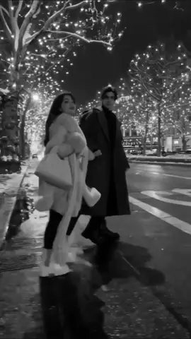 عمرو دياب عارف إنت الحظ بعينه كان وشِك حلو عليّا أنا لو تبقى معايا بيترج القلب ويِتهز أنا لو تاخذ عيني يا نور عيني يا عيني ما تتعز