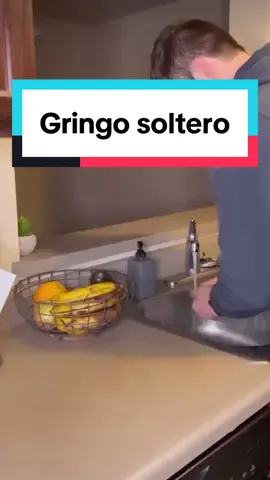 Gringo soltero y gringo casado con una latina 😅 #chabelitaymichael #latinaygringo 