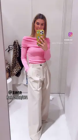 Total look Zara  Aquí os dejo mi look de hoy en estos tonos pastel. Espero que os guste …Me contáis!  ▪️Top rosa S - Ref.: 3920/074 ▪️Pantalón @ZARA palazzo XS- Ref.: 4661/426 #zara #zaraoutfit #zarahaul 