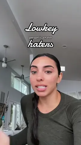 U learn a lot if u sit back and listen #carolynsilva #silvacarolyn #philosophy #mindset #advice #friends #friendship #psychology #hater 