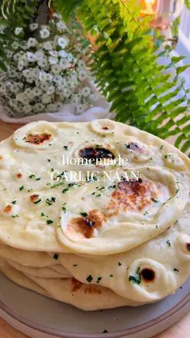 homemade garlic naan 🫓🧄 the recipe is on my blog kennascooks.com 💗 #butterchicken #naan #garlicnaan #comfortfood #EasyRecipe #food #Recipe #fyp 