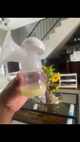 “ Breastfeeding is a mother’s gift to herself, her baby, and the earth.” — Pamela K. Wiggins  My milk production over a few weeks. 📈 My baby feeds every 2-3 hours. I only pump once a day and store in the freezer, stored milk is only used when I’m not home.  #breastfeeding #breastmilk #breastmilkstorage #milk #lactation #mom #newborn 