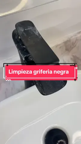Limpieza griferia negra.  #clean #cleaning #cleanhome #cleanhometips #Home #homedecor #decorations #decor #homeimprovment #homeimprovementprojects #hogar #hogardulcehogar #hogarydeco #hogarydecoracion #hogarylimpieza #hogarydecoracion #griferia #limpiezadegrifos #DIY #diyproject 