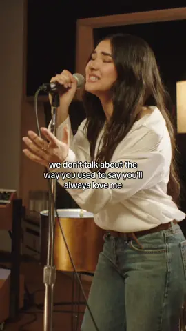 And now I see a stranger in youuuu🥲 #letstalk #live #NewMusic #hanaeffron #original 