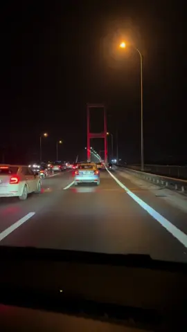 Geceye silinmeyek sözleri alalım📌#emrah #unutamadım #keşfet #viral #fyp #arabavideoları #yolvideoları #bayram #istanbul #keşfetteyizzz #keşfetbeniöneçıkar #perşembe #beşiktaş 